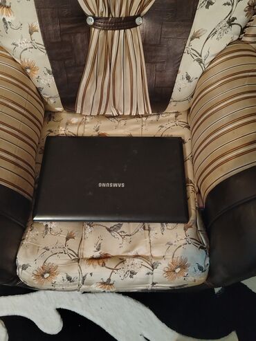 mini notebook: Samsung noutbuk - Brend/model: Samsung (qapaqda və çərçivədə loqo) -