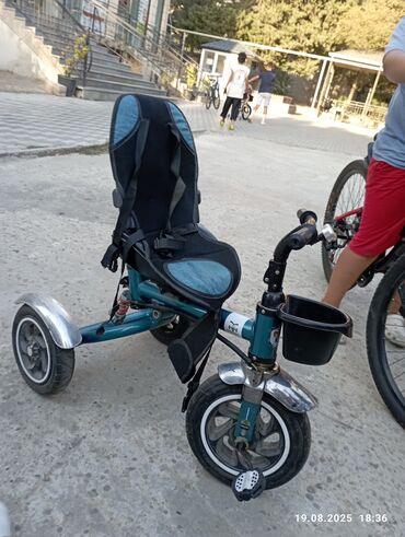 İşlənmiş Üç təkərli Uşaq velosipedi Adidas, 12", Ünvandan götürmə