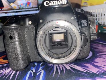 фотоаппарат canon eos 650 d: Продаю фотоаппарат/камеру canon 60d (только тушка). Состояние среднее