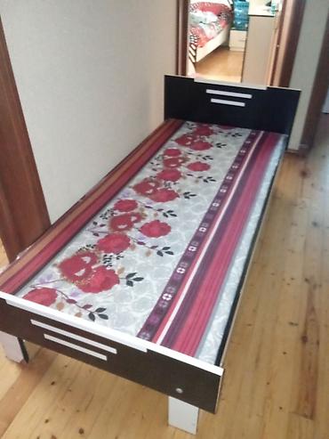 tek neferlik yataq mebeli: Tək nəfərlik çarpayı - Ölçü: təxmini 90×190 sm (standart tək — 2