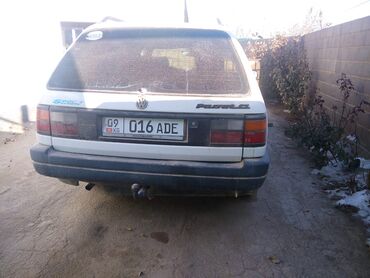 Volkswagen: Volkswagen Passat: 1993 г., 1.8 л, Механика, Бензин, Универсал