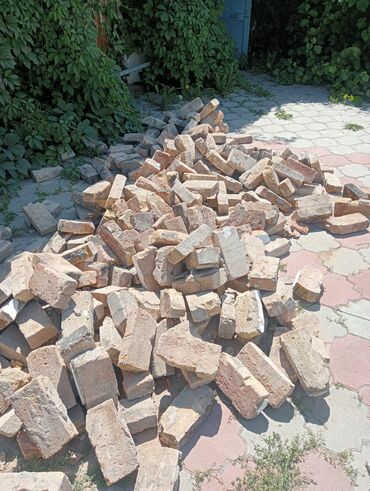 Демонтажные работы: Разбор полов, Снятие потолков, Снос стен | Гипсокартонная стена, Демонтаж встроенных шкафов, Снос перегородки | Зачистка от старых обоев, Сбивка старой штукатурки, Снятие побелки | Демонтаж линолеума, Демонтаж плинтуса, Демонтаж кафельной плитки | Кровля из профнастила, Крыша из шифера, Металлочерепичная кровля Больше 6 лет опыта — 16