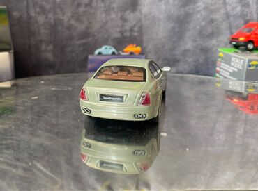 Avtomobil modelləri: Коллекционная модель Maserati Quattroporte V light green 2005 — 9