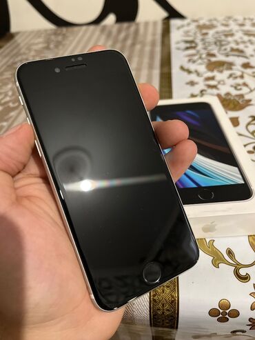 aux sunur: IPhone SE 2020, 128 GB, White Titanium, Barmaq izi, Simsiz şarj