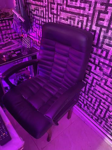 PS4 (Sony Playstation 4): PS 3- 3 ədəd PS 4- 2 ədəd Televizor 109 Led- 5 ədəd Tv üçün kraşteyn- — 14