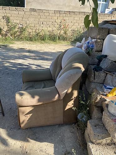 mebel divan kreslo: Qonaq otağı mebel dəsti Tərkib: - 1 ədəd ikiyerli divan - 1 ədəd — 2