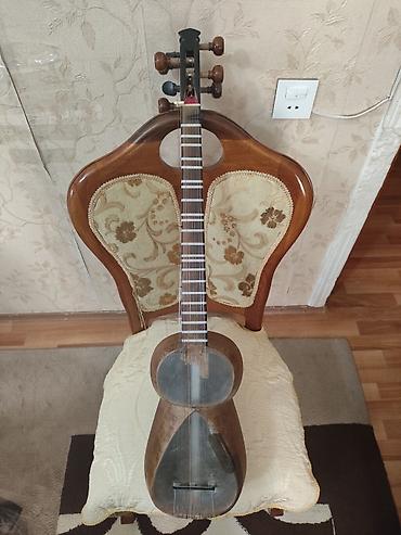 gitara tarnada: Gözəl və ideal səsə malik açıq, zil səsli, köhnə və tam professional — 1