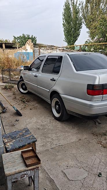 Volkswagen Vento: 1996 г., 1.8 л, Механика, Седан