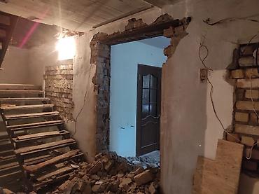 Оңдоп-түзөө жана курулуш: Полдорду бузуу, Чатырларды демонтаждоо | Гипсокартон дубалы, Тосмолорду бузуу, Эски шыбакты алуу | Эски тушкагаздардан тазалоо, Эски шыбоону түшүрүү, Акиташты кыруу | Ламинатты демонтаждоо, Паркетти демонтаждоо, Линолеумду демонтаждоо | Шифер чатыр, Металл черепицадан жасалган чатыр, Жумшак чатыр 6 жылдан ашык тажрыйба — 9
