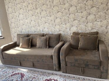 стол и стулья для гостиной в Кыргызстан | Комплекты столов и стульев: Продаётся в связи с переездом