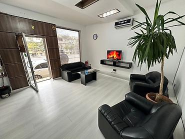 Ofis mebeli: Ofis/lounge üçün mebel dəsti Tərkibi: - 1 ədəd 3‑yerlik divan - 2 — 2