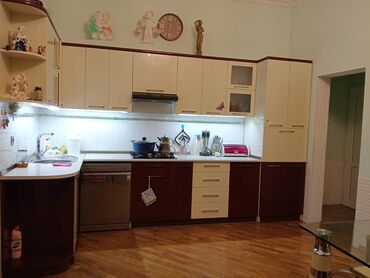 Digər biznes avadanlığı: Metbex mebeli 450₼ satilir .Uzerinde moyka verilir .Olcu 370/230.Unvan