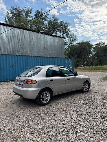 каракол скутер: Chevrolet Lanos: 2000 г., 1.3 л, Кол менен иштөөчү, Бензин, Лифтбек — 2
