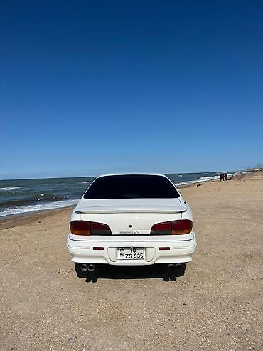 qabaq şüşə: Pontiac Bonneville sedan – ağ rəng, tam ölçülü Amerikan sedanı. salam — 3
