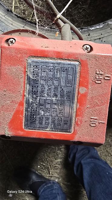 Alətlər: Beton vibratori – ZN-30B model Texniki göstəricilər: - Tip: Inserted — 2