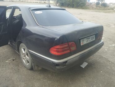 задний мос москвич: Mercedes-Benz 240: 1998 г., 2.4 л, Автомат, Бензин, Седан