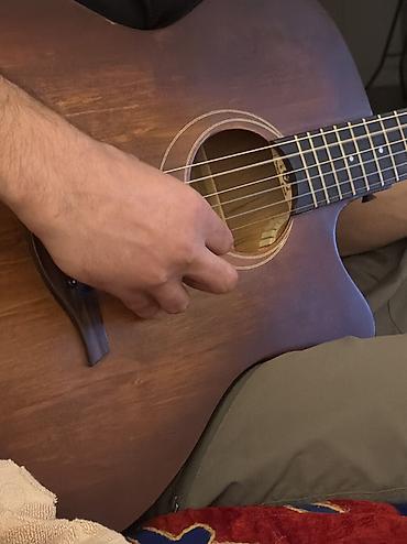 🎸 Уроки игры на гитаре для детей Хотите, чтобы ваш ребёнок научился