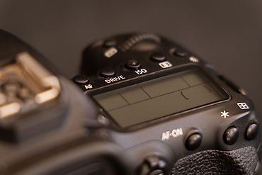 canon 6d: Canon EOS 6D Mark II DSLR + Canon EF 50mm f/1.8 STM obyektiv Üzərində — 3