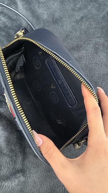 барсетки томми: Классическая сумка, Tommy Hilfiger, Материал: Экокожа, Застежка на молнии, Женские, Б/у — 4