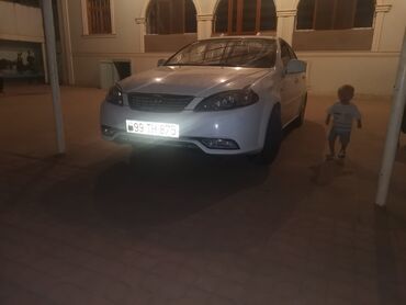 Daewoo: Daewoo Gentra: 1.5 l | 2014 il Sedan