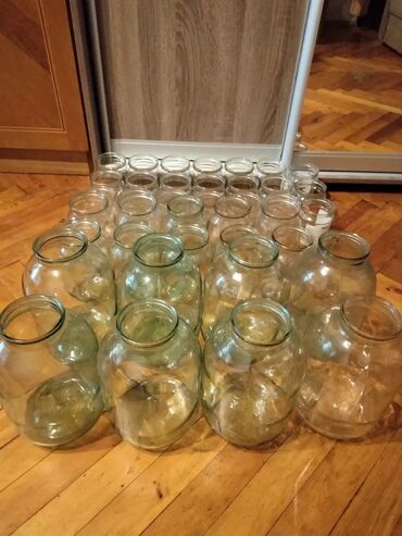 посуда бу: Продаю стеклянные банки по 15 и 7 сом. 3х литровые(около 70ти