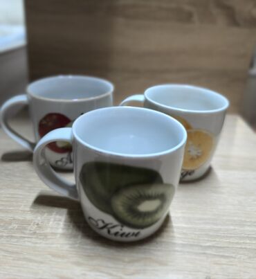 Стаканы: Набор разномастных кружек, 16 штук. За все 600 сом — 9