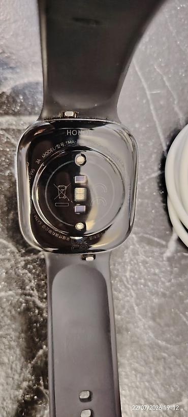 google pixel watch: Ağıllı saat – kvadrat formalı metal korpus, qara silikon qayış. Rəngli — 5