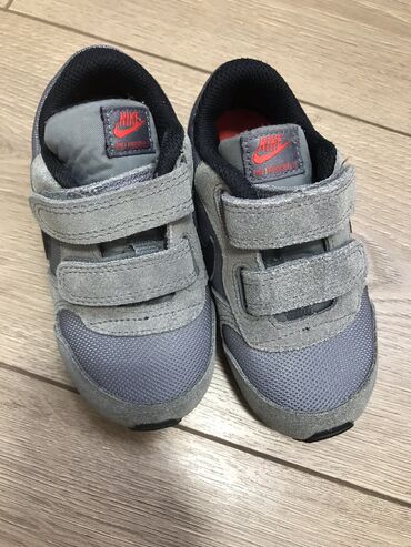 детские кроссовки на липучках: Кроссовки Nike MD Runner 2. Оригинальные. Выполнены из сетчатого