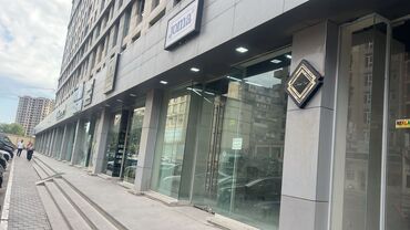 аренда квартир почасово: Gəncə prospektində yolun üstündə Ponarama Park-da 145 kv, 3 fazalı