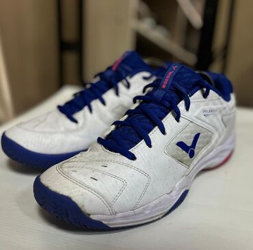 Кроссовки и спортивная обувь: В продаде кроссовки для зала. секонд хенд Сокулук. состояние нового — 2