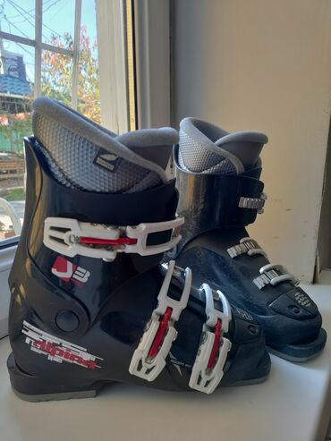 ботинки термо: Ботинки лыжные, в хорошем состоянии . Размеры Россия 35, Европа 36.5