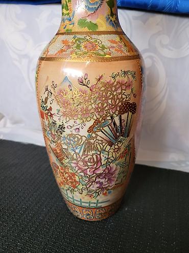 Umetnost i kolekcionarstvo: Kineska vaza,rucno reljefno oslikana iz 70ih godina. Porcelanska — 5