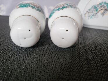 Kuhinjski setovi: Set nov salnik i drzac za salvete Apulum porcelan 70te.god. Nov set — 6