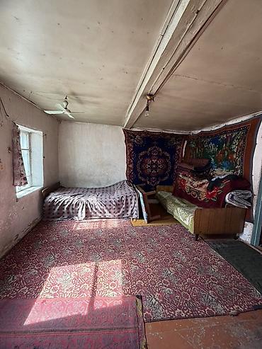 Үйлөрдү сатуу: 📍 В Сокулуке продается дом на участке 30 соток. 🏡Дом без ремонта — 10