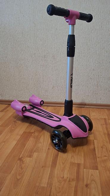 scooter icaresi: Az istifade olunub.çəhrayı tüstü buraxır.mahni çalarları var. Baha — 8