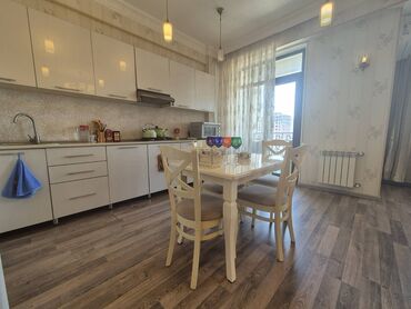 Uzunmüddətli kirayə mənzillər: Nizami rayonu, Qara Qarayev metrosunun düz yanında, . "Rahatlığın — 8