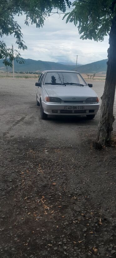 ваза стеклянная прозрачная высокая без узора: VAZ (LADA) 2115 Samara: 1.5 l | 2001 il 5523 km Hetçbek