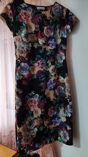 Haljine: Cvetna haljina PO pazuh-patub bez rastezanja je 52,duzina