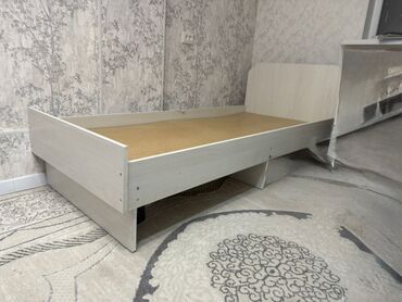 двух спалный кроват: Продаётся кровать очень хорошего качества. цена 5000