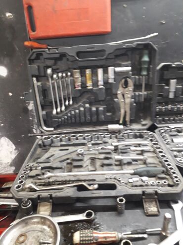 Digər alət dəstləri: Peşəkar mexaniki alətlər dəsti və asma panel Məhsulun tərkibi: - — 8