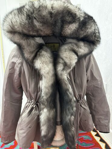 Пуховики и зимние куртки: На продаже 3 премиальные зимние парки с натуральным мехом Все парки — 2