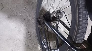 İdman velosipedləri: Velosiped – dağ tipli, 26" təkərli Xüsusiyyətlər: - Çərçivə — 5