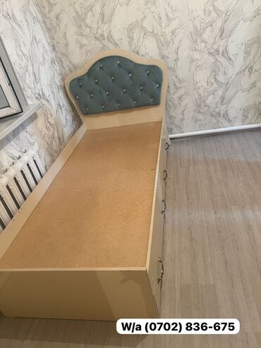 кровать односпальная с матрасом: Продается 2 кровати с матрасом, состояние хорошее, 10 тыс. 1 кровать с