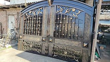 Распашные ворота: Металлические распашные ворота с калиткой (модульные панели) - — 62