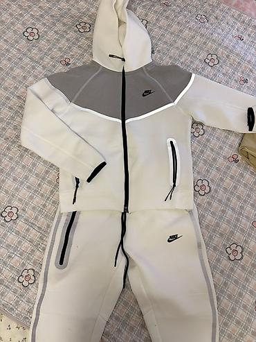stussy micro ripstop down parka: Nike tech fleece светоотражающая
Комплект был 1 выход 
Размер S — 1