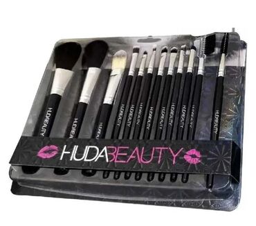 kosmetika xonçası: Huda&Beauty Makiyaj Fırça Dəsti Fırça dəsti 12 fırçadan ibarətdir