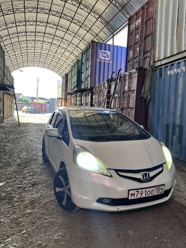 Honda: Honda Fit: 2008 г., 1.3 л, Вариатор, Бензин, Хэтчбэк