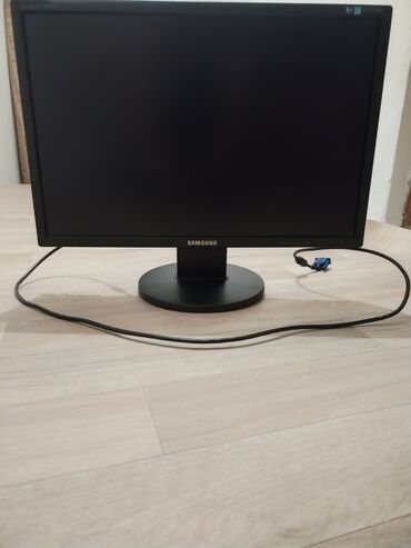 kupujem prodajem monitor: Crni Samsung monitor modela 2243NW, pogodan za svakodnevnu upotrebu