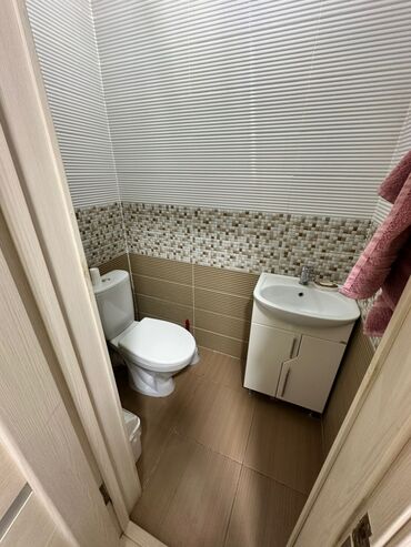 продаю дом жибек жолу бишкеке: 5 и более комнат, 154 м², Индивидуалка, 1 этаж, Косметический ремонт