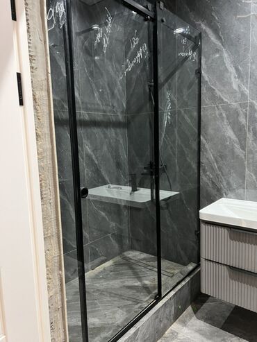 Душевые перегородки и ограждения: Душевые ограждения и перегородки из закалённого стекла под заказ — 13